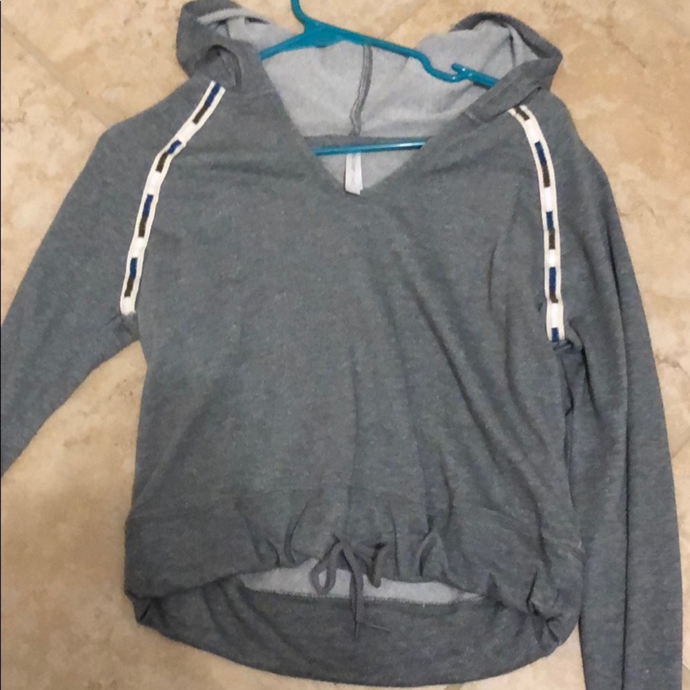 grey cropped long sleeve aeropostale shirt